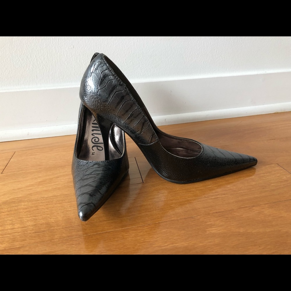 Promise - pointed toe pumps size 7